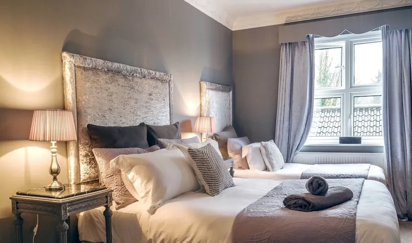 Redcliffe House Bed & Breakfast - Image 1
