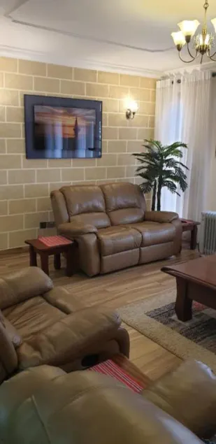 Stay.Plus Parklands 4 Bedroom Apartment - Image 1