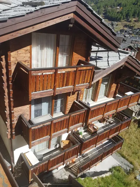 Center Chalet Flat - Image 1