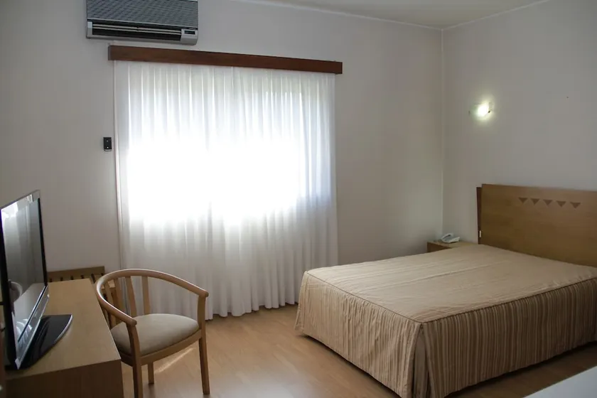 Chale Comfort Hotel - Image 1