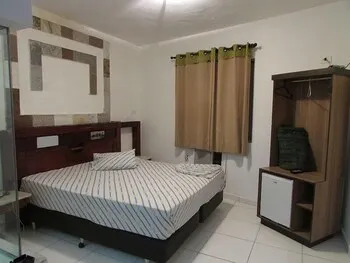 B Plaza Hotel - Image 1