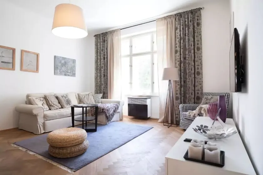 Chic and Spacious Buzulucka Apartment - Image 1