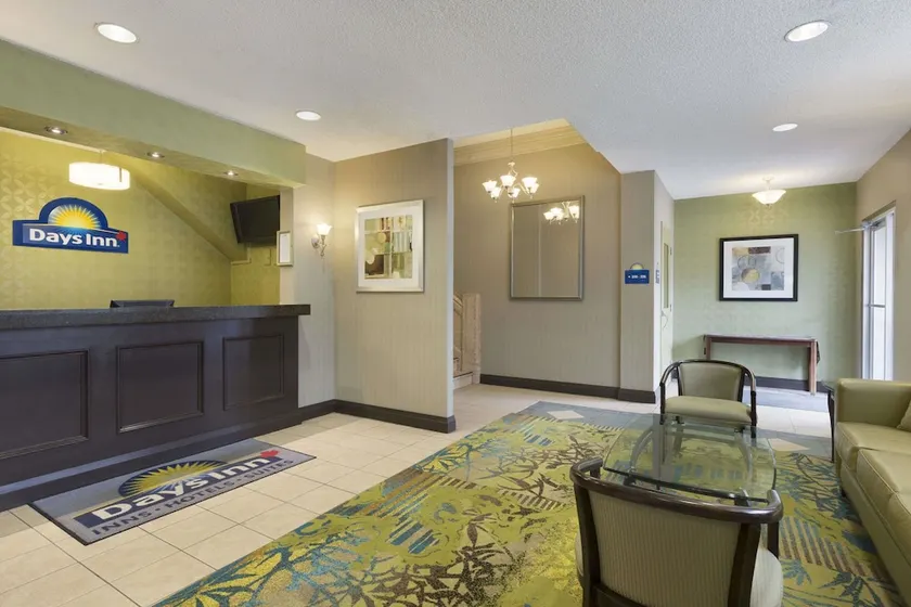 Days Inn by Wyndham Toronto East Beaches - Image 1