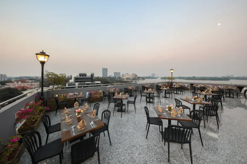 Inya View Hotel - Image 1
