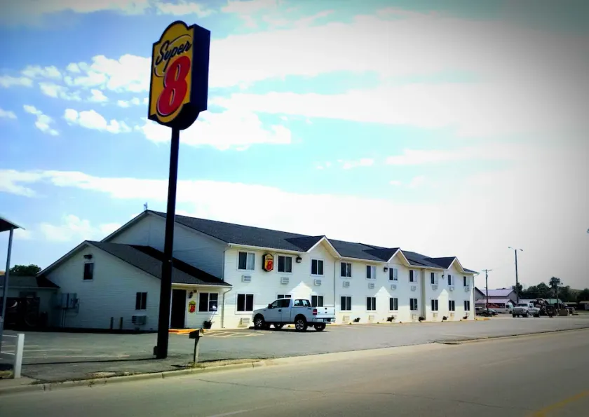 Super 8 by Wyndham Sheridan - Image 1