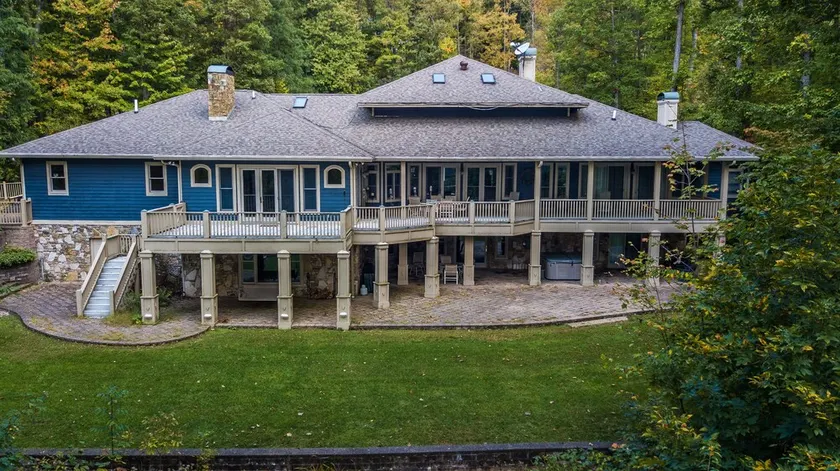 The West Wing - Image 1