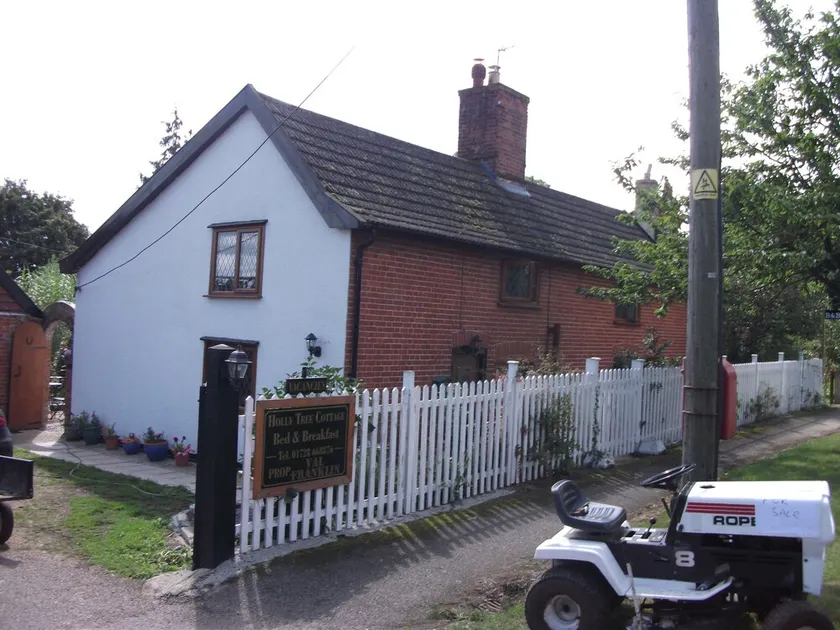 Holly Tree Cottage Bed and Breakfast - Image 1