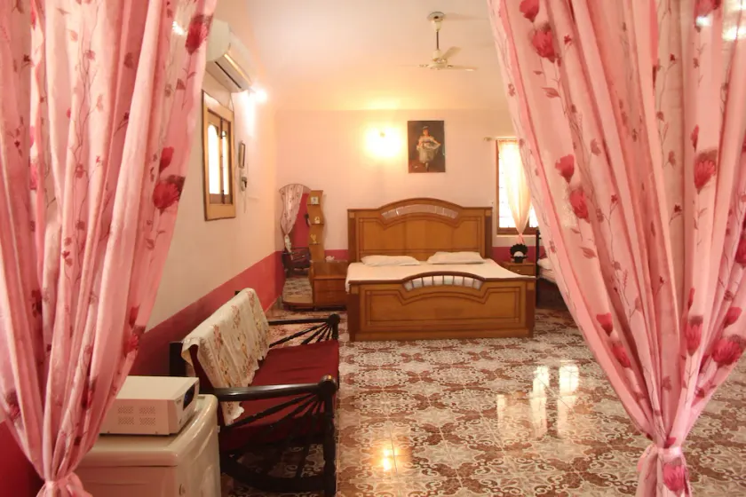 Oyo 9362 Spacious Studio Coco Beach - Image 1