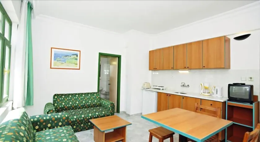 Margarita Apart Hotel - Image 1