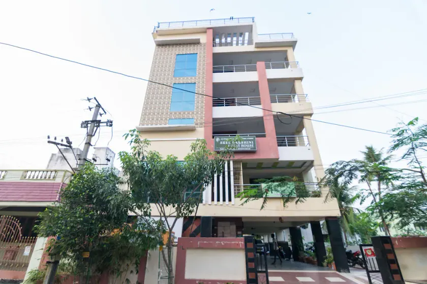 Shree Darshini Guest House by OYO Rooms - Image 1