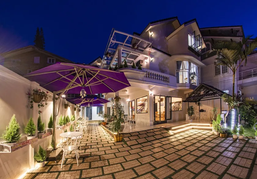 Hoa Nang Hotel - Image 1