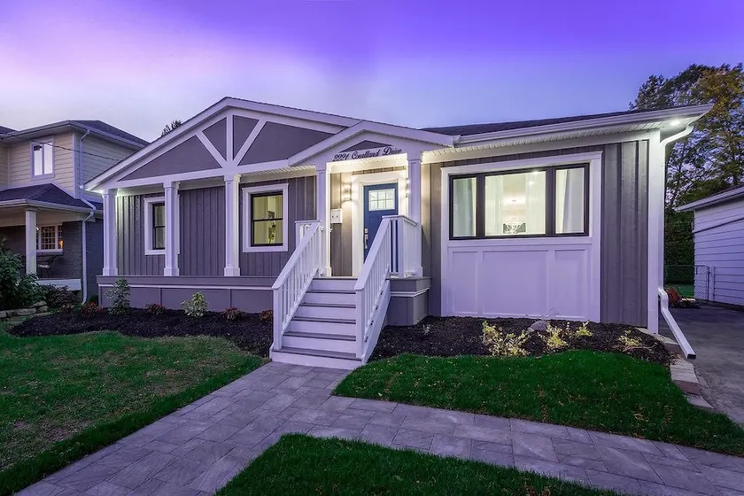 Stunning and Exclusive Home in Burlington - Image 1
