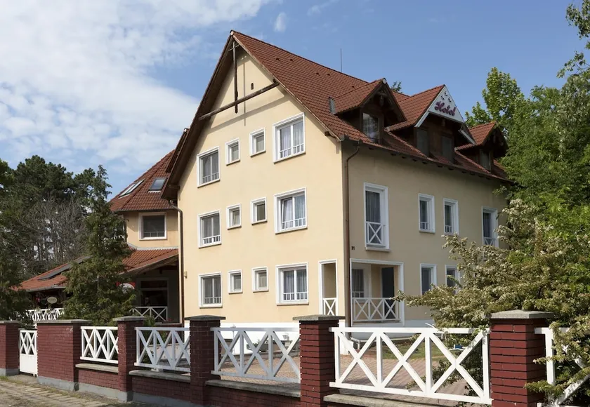 Hotel Francoise - Image 1