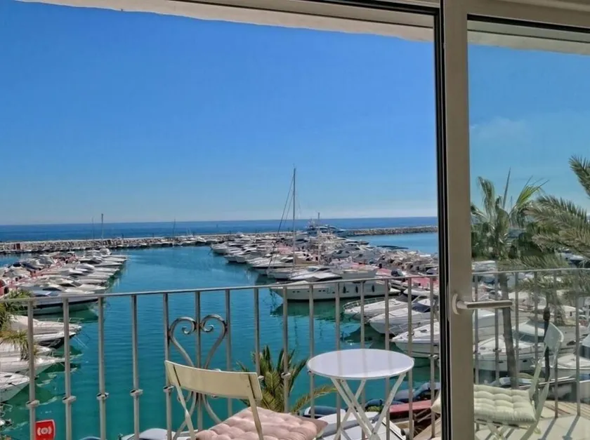 First line luxury Penthouse - Image 1