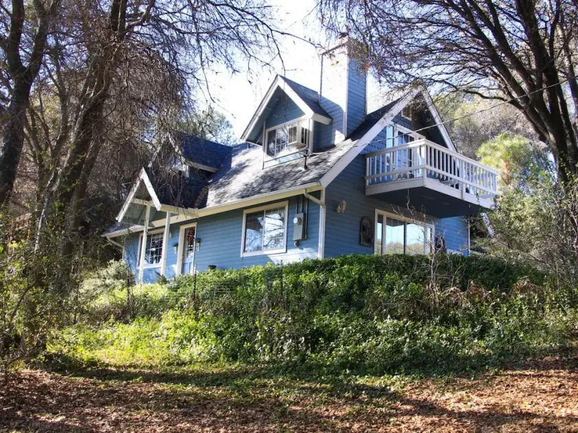 Yosemite's Apple Blossom Inn Bed And Breakfast - Image 1