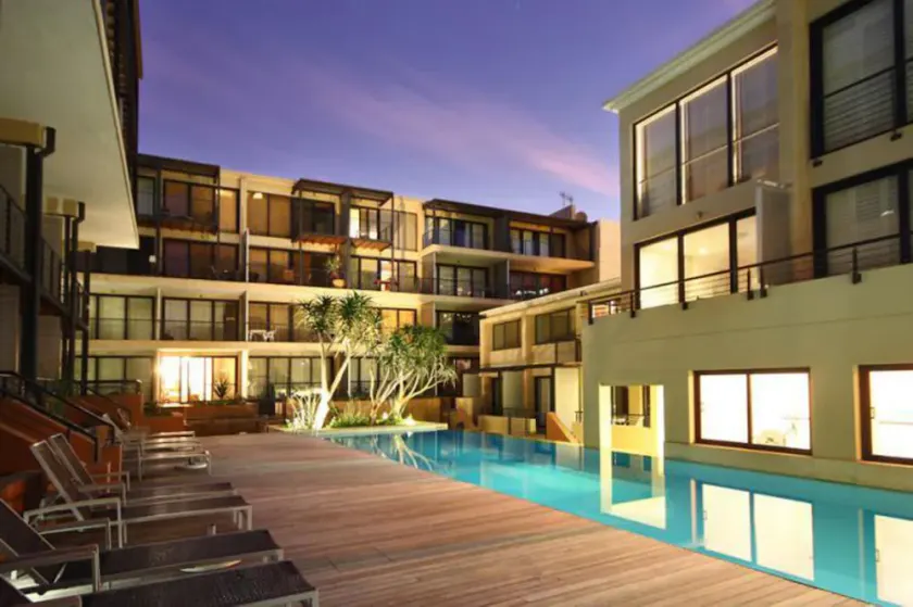 Trendy 1-BR City Center Apt - Image 1
