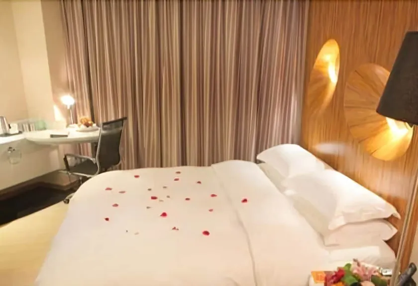 Rezen Brook Hotel Hangzhou Xixi Paradise - Image 1