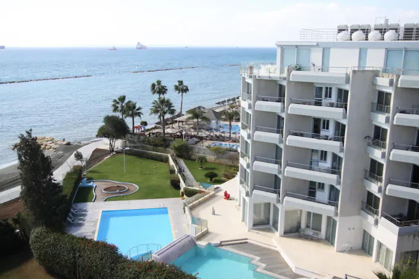 The Ermitage on the Beach - Image 1