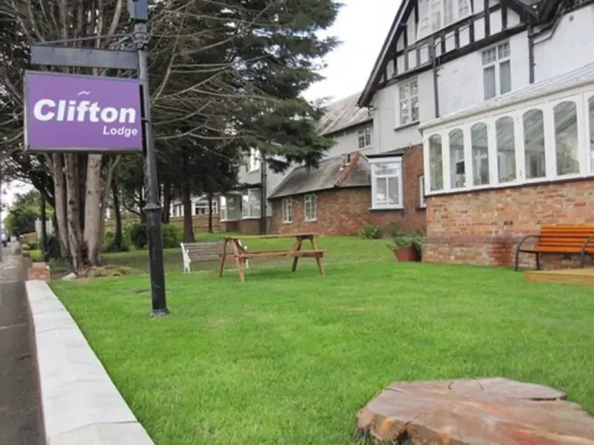 Clifton Lodge Hotel - Image 1
