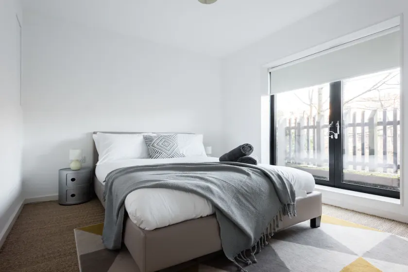 The Cliffside Loft - Distinctly Modern 3BDR Riverside Home - Image 1