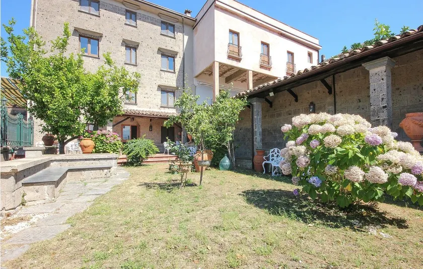 Nice Home in Caserta Vecchia With Wifi and 5 Bedrooms - Image 1