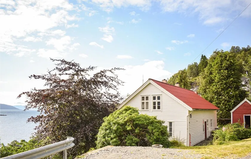 Nice Home in Brekke With Wifi and 5 Bedrooms - Image 1