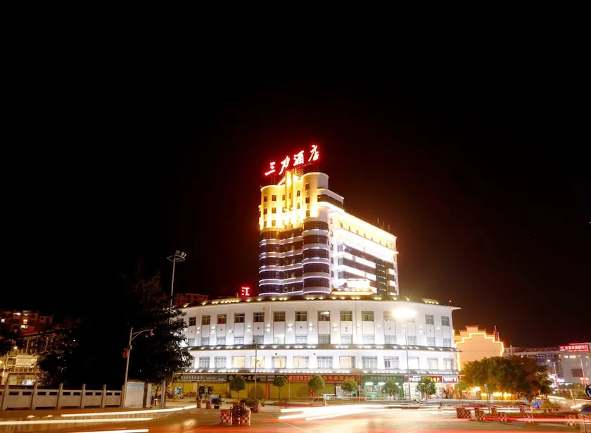 Sanli Hotel - Image 1