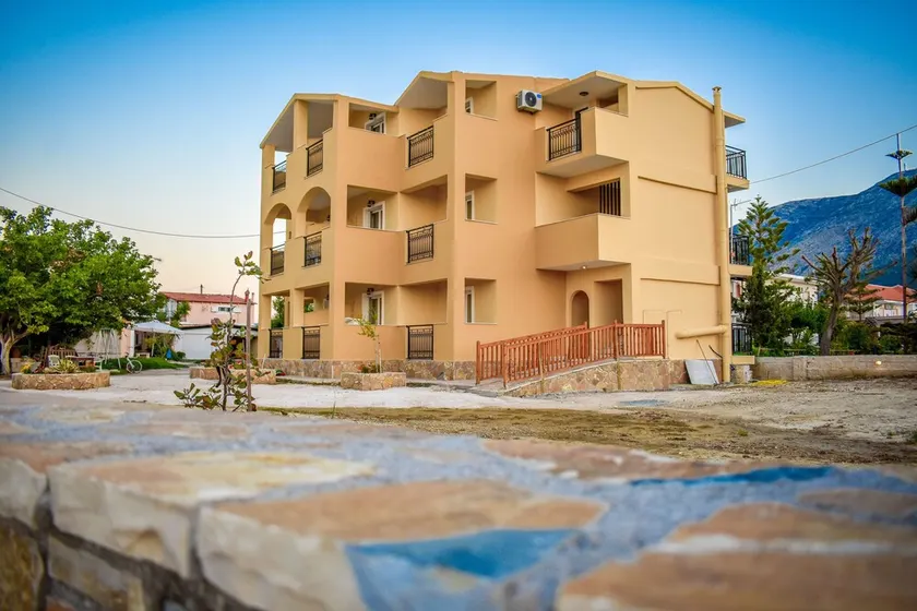 Salt Lake Apartments - Image 1