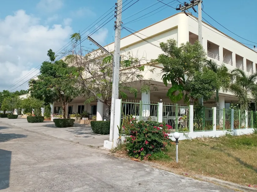 Wellington Hotel - Image 1