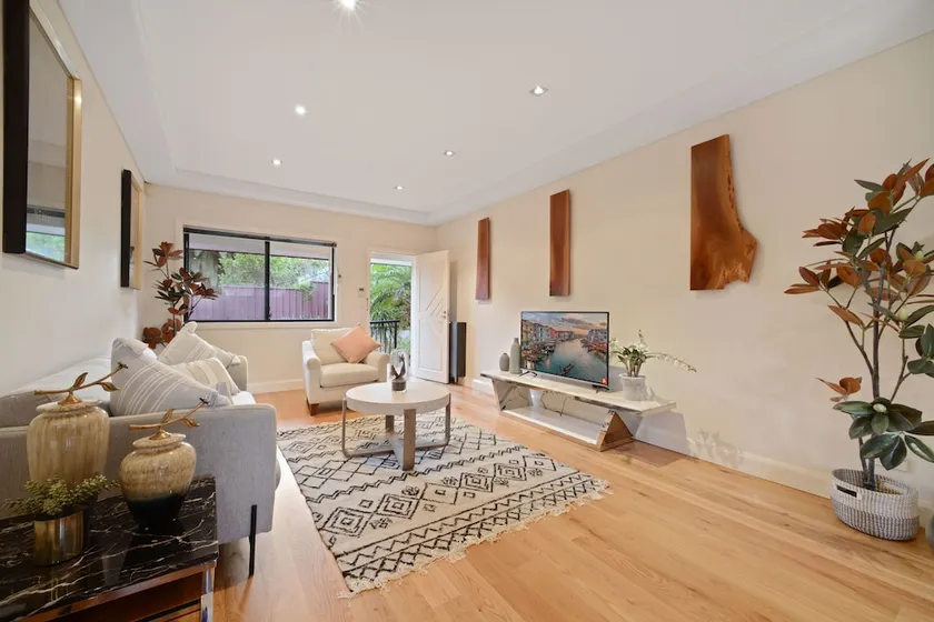 Tranquil And Spacious Home Near Shopping Mall - Image 1