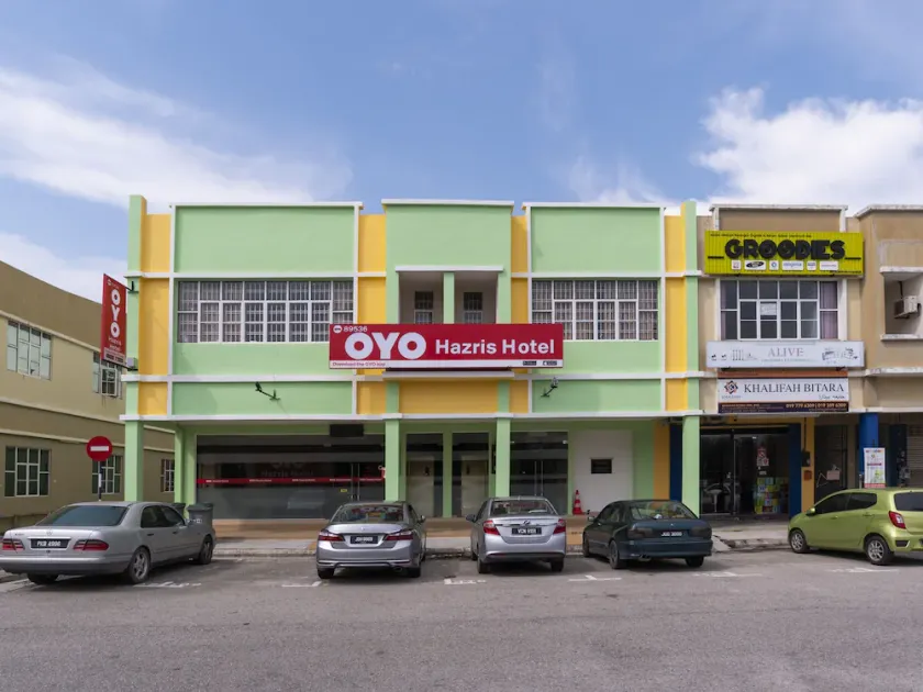 Hazris Hotel by OYO Rooms - Image 1