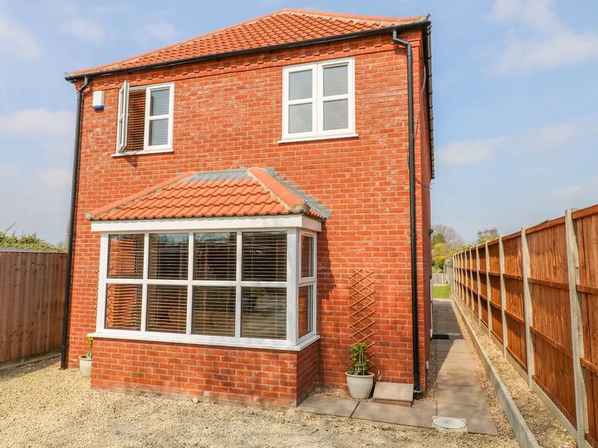 Oak Tree House - Image 1