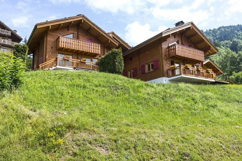 Chalet Beauregard à mi-chemin entre la Clusaz et le Grand Bornand - Image 1