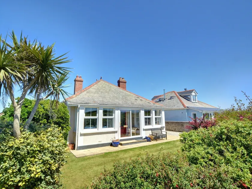 Cozy Holiday Home With Fireplace at Saint Merryn Cornwall - Image 1