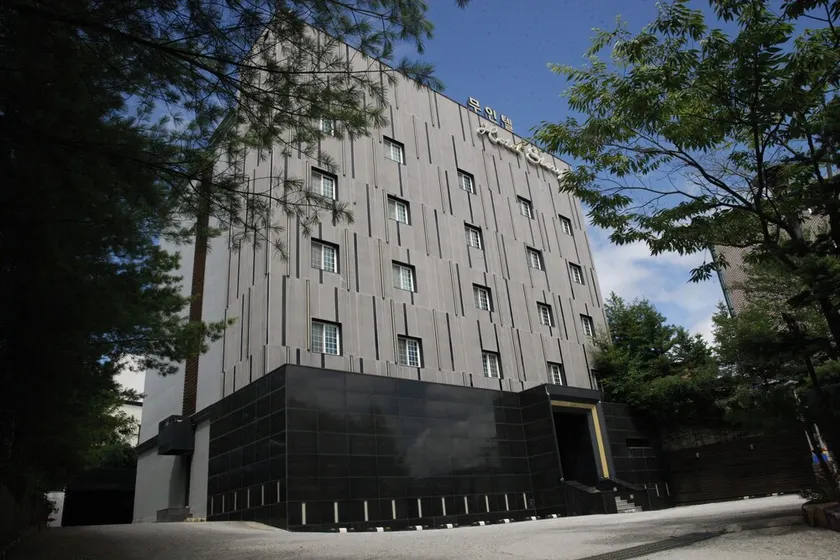 Hotel Story - Image 1