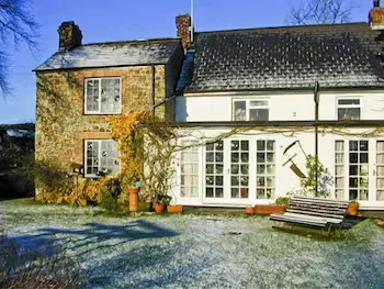 Coles Cottage - Image 1