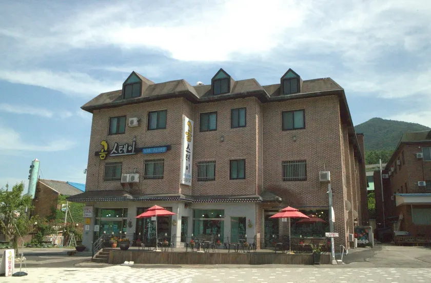 Gom Stay - Image 1