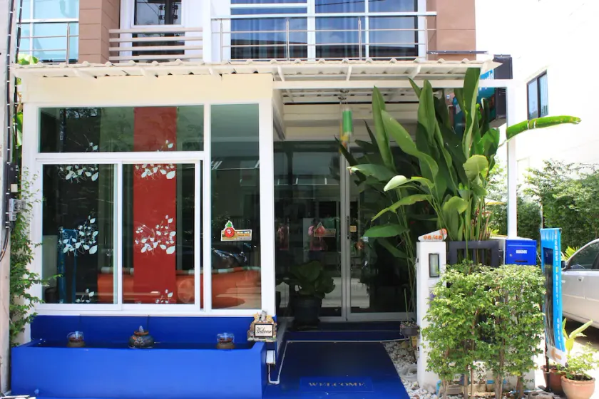 Ananas Phuket Town Hostel - Image 1