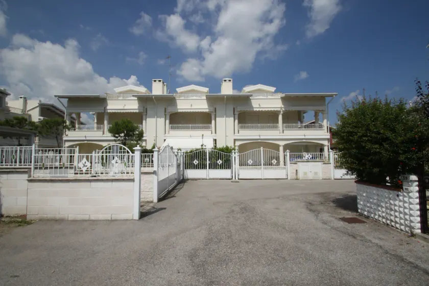 El Dorado Villas - Image 1