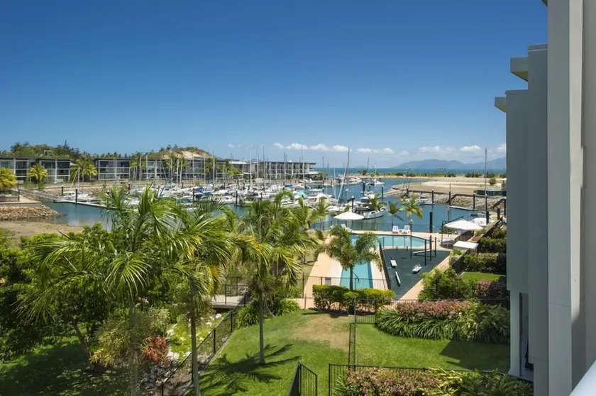 Waterfront 'Beachside' Apartment - Ocean View, Central location, Pool, Wifi, King bed, Deluxe Spa Ensuite - Image 1