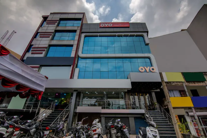 Hotel Skylawn by OYO Rooms - Image 1