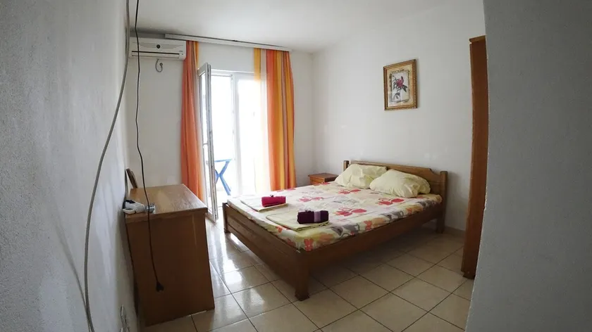 Sun Hostel Budva - Image 1