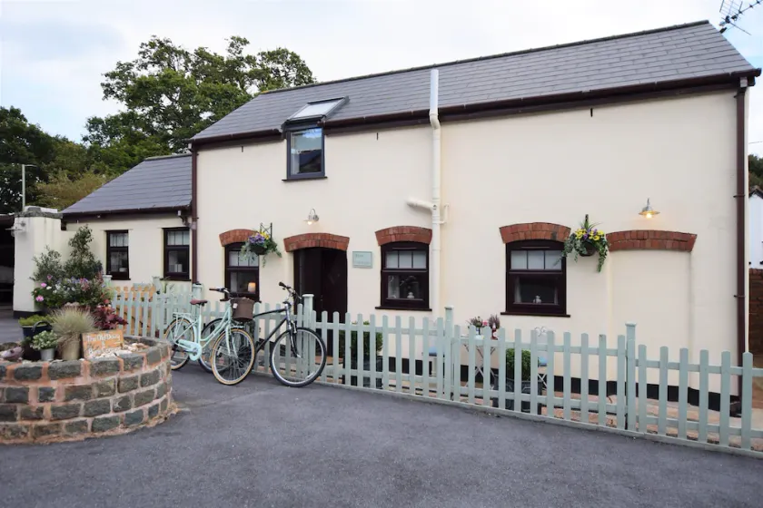 Byre Cottage - Image 1