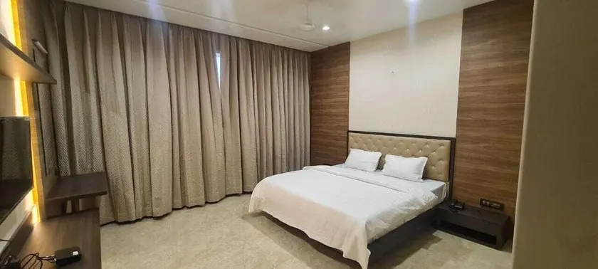 Hotel Sachin Executive - Image 1