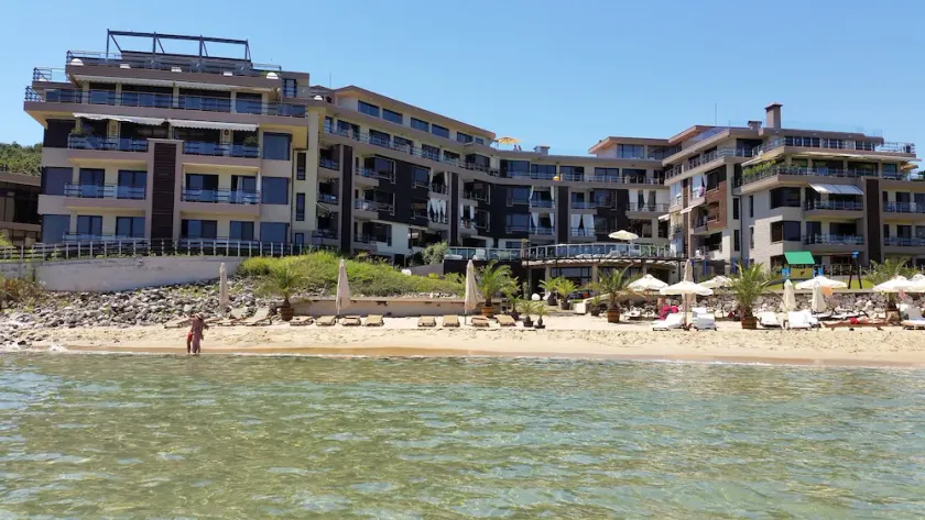 Gitea Sand Lilies Apartments - Image 1
