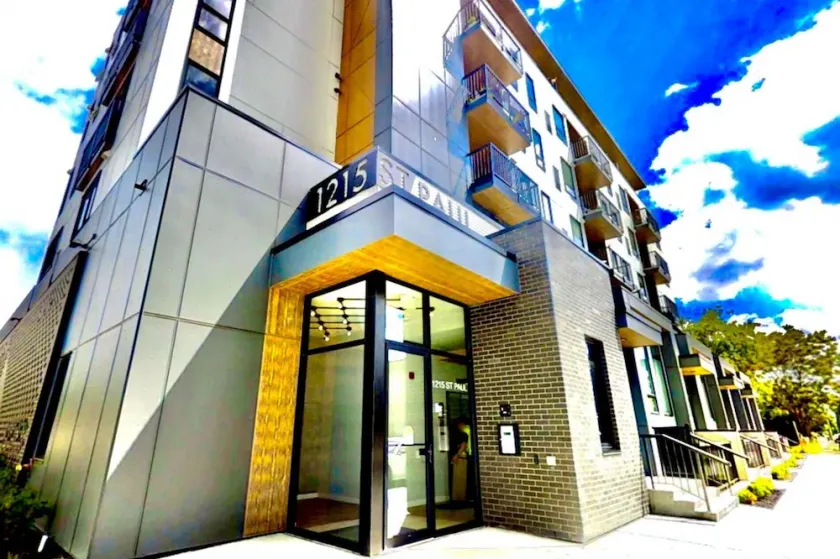 Brand New, Top Floor Condo Downtown - Image 1