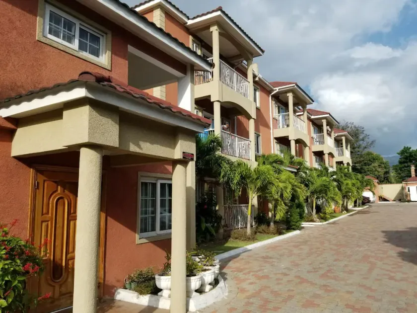 Palms Of Liguanea - Image 1