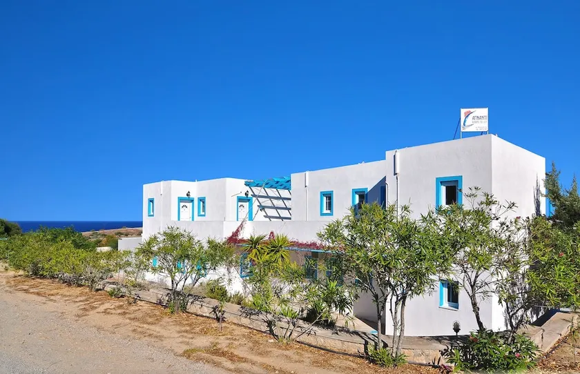Agnanti Milos Rooms to Let - Image 1