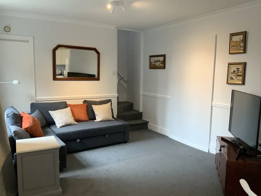 BookedUK - Large Cosy Cottage - Image 1