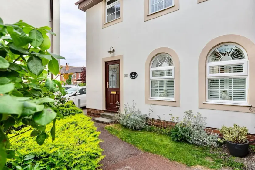 Charming 3-bed House in Lytham Saint Annes - Image 1